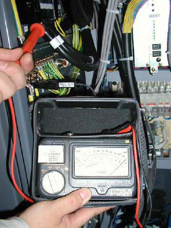 絶縁検査（メガテスター）